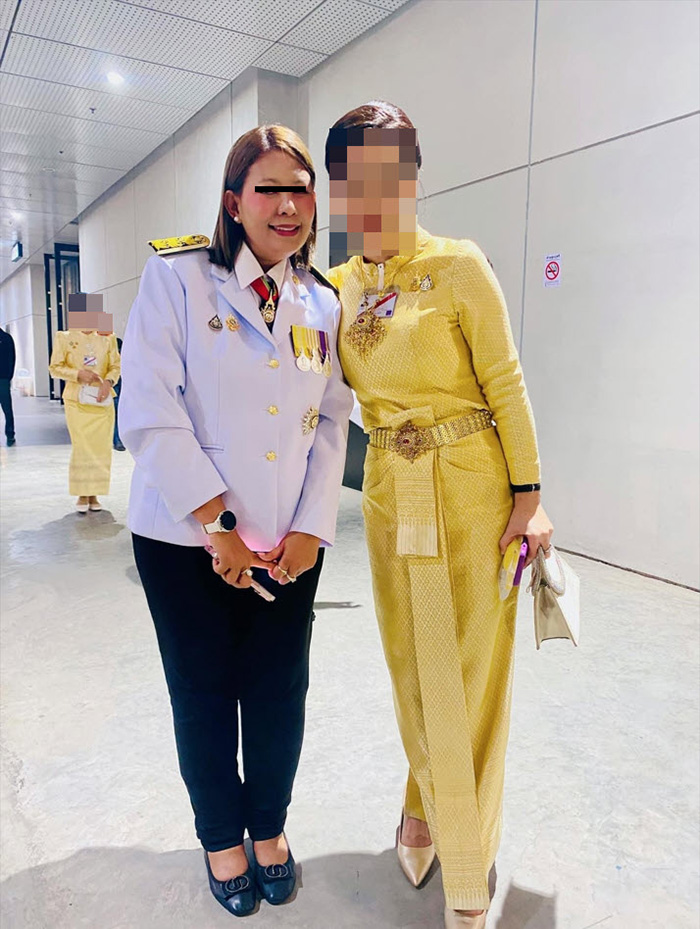 หญิงชุดขาวชอบถ่ายรูป สส สว คนดังในสภา หญิงชุดขาวชอบถ่ายรูป สส สว คนดังในสภา