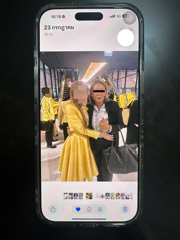 หญิงชุดขาวชอบถ่ายรูป สส สว คนดังในสภา หญิงชุดขาวชอบถ่ายรูป สส สว คนดังในสภา