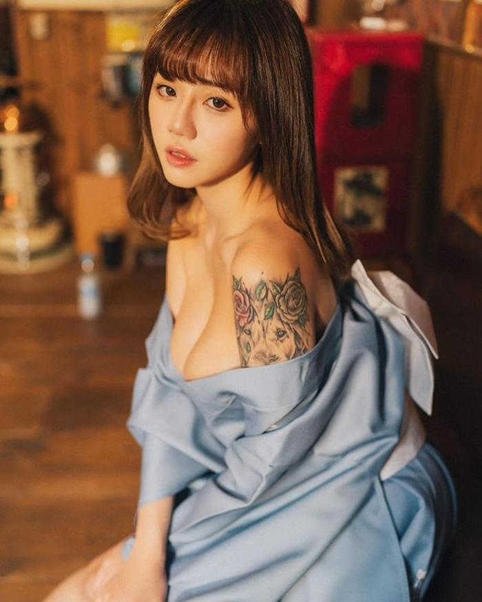 แม่ค้าแซ่บ ขายผลไม้ในตลาด แม่ค้าแซ่บ ขายผลไม้ในตลาด