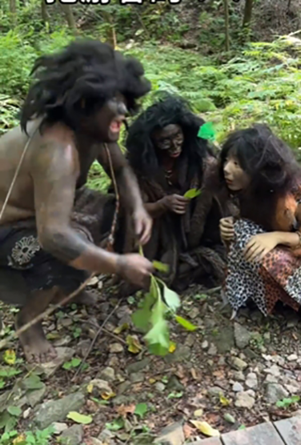 นศ สาวรับจ๊อบเป็นชนเผ่าคนป่า นศ สาวรับจ๊อบเป็นชนเผ่าคนป่า