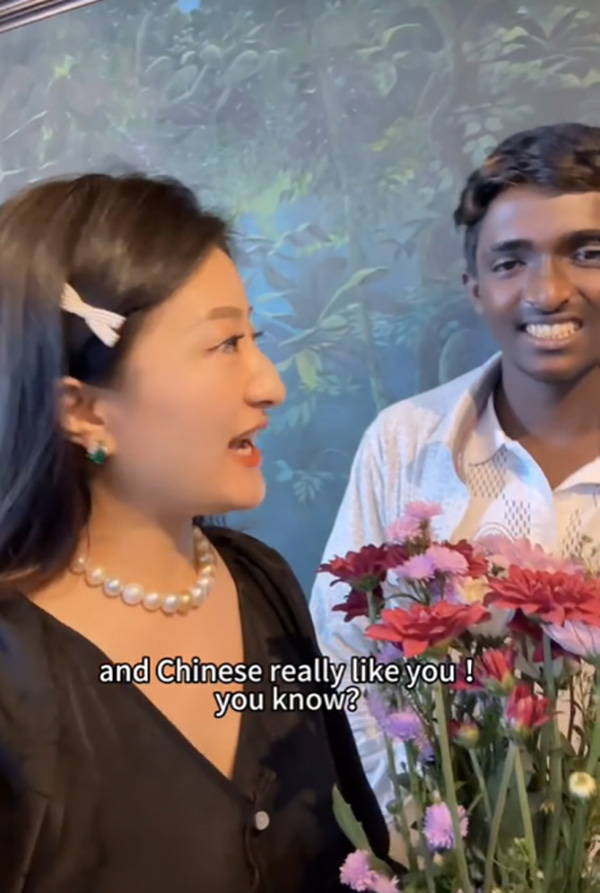 ไวรัลหนุ่มขายดอกไม้ในศรีลังกา ไวรัลหนุ่มขายดอกไม้ในศรีลังกา