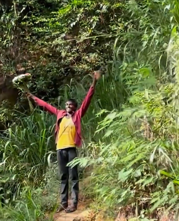 ไวรัลหนุ่มขายดอกไม้ในศรีลังกา ไวรัลหนุ่มขายดอกไม้ในศรีลังกา