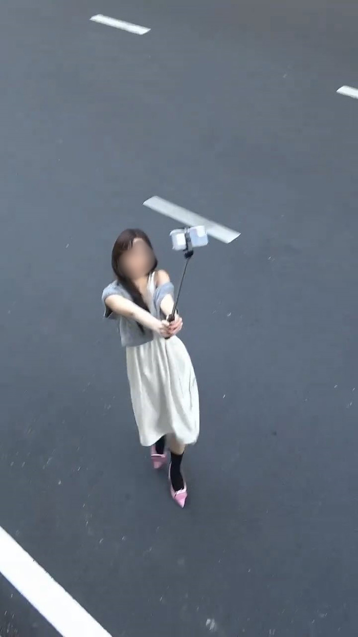 เซเลบเดินถ่ายคลิปกลางถนน เซเลบเดินถ่ายคลิปกลางถนน