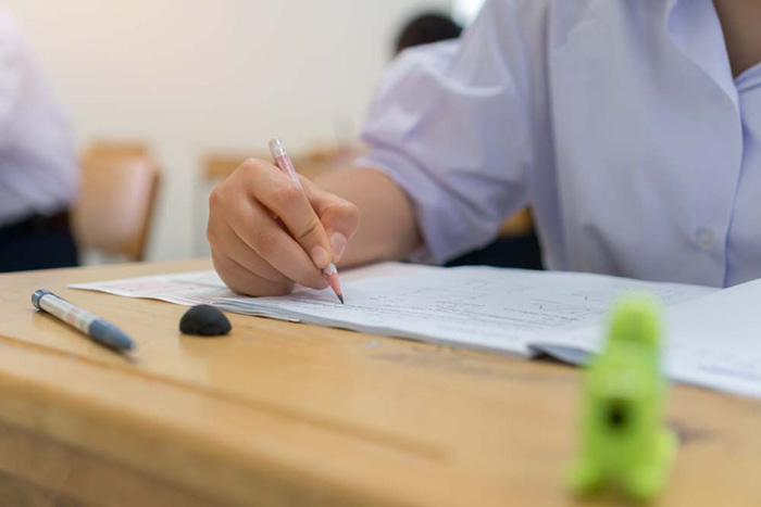 ดราม่า ศูนย์สอบลงภาพเด็กจดข้อสอบบนแมสก์ ดราม่า ศูนย์สอบลงภาพเด็กจดข้อสอบบนแมสก์