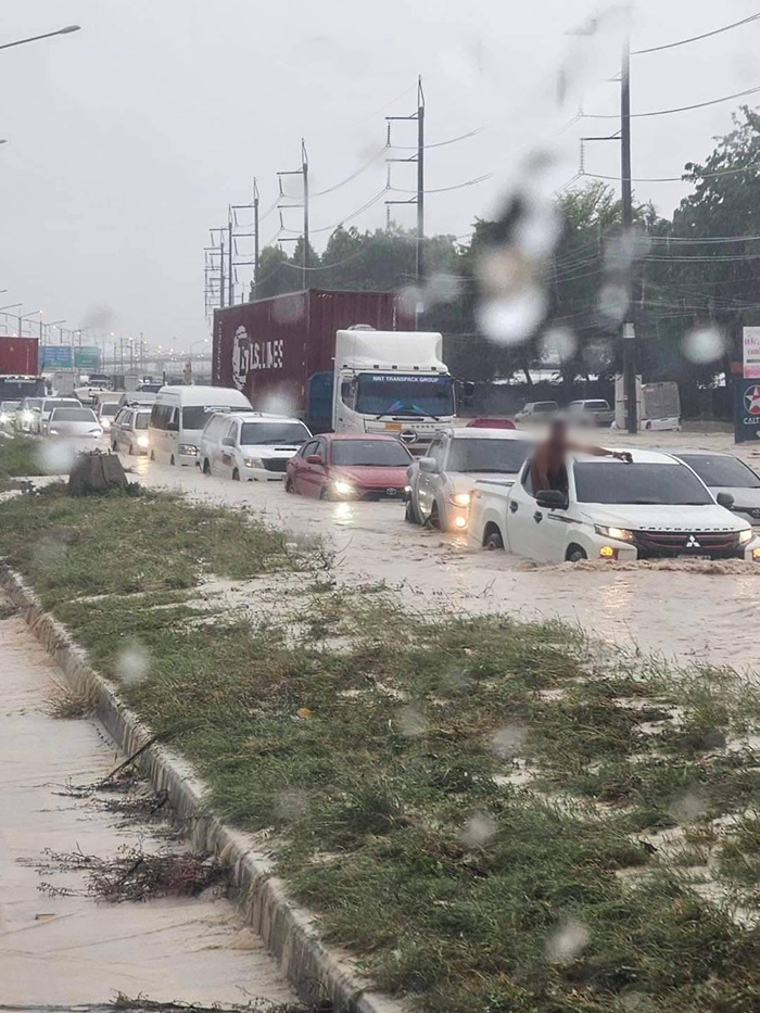 พายุฤดูร้อนถล่ม พายุฤดูร้อนถล่ม