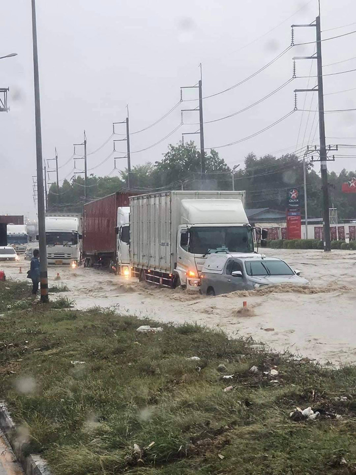 พายุฤดูร้อนถล่ม พายุฤดูร้อนถล่ม
