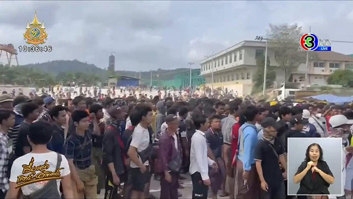 เพจดังแฉปมเดือด ประท้วงโรงงานเครนถล่ม เพจดังแฉปมเดือด ประท้วงโรงงานเครนถล่ม