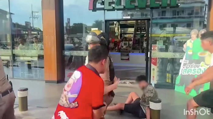 ฝรั่งเมา ปาขยะ ทำร้ายไรเดอร์ ฝรั่งเมา ปาขยะ ทำร้ายไรเดอร์