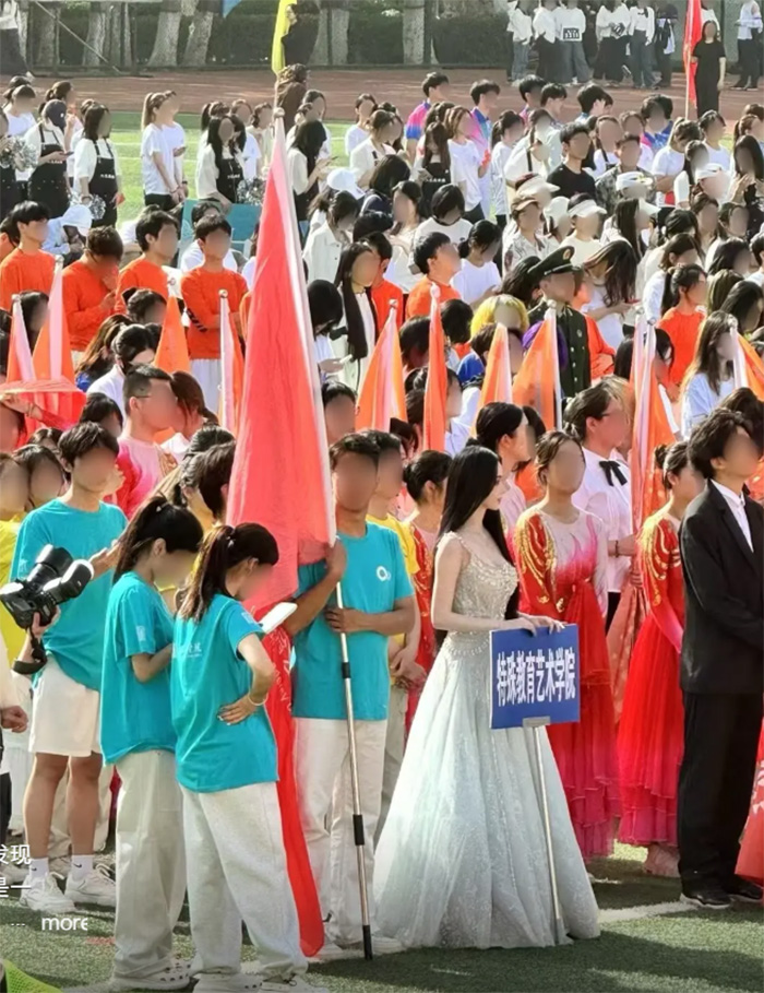 ว่อนภาพ นศ นางฟ้า สวยจนคนนึกว่า AI ว่อนภาพ นศ นางฟ้า สวยจนคนนึกว่า AI