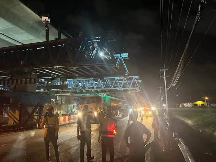 ระทึกอีก สลิงก่อสร้างทางด่วนพระราม 2 ระทึกอีก สลิงก่อสร้างทางด่วนพระราม 2