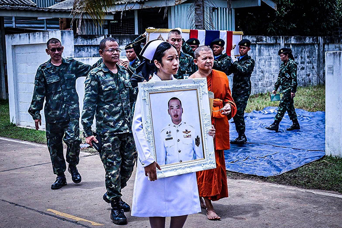 รับศพ 2 กำลังพล สละชีวิตปกป้องอธิปไตย รับศพ 2 กำลังพล สละชีวิตปกป้องอธิปไตย