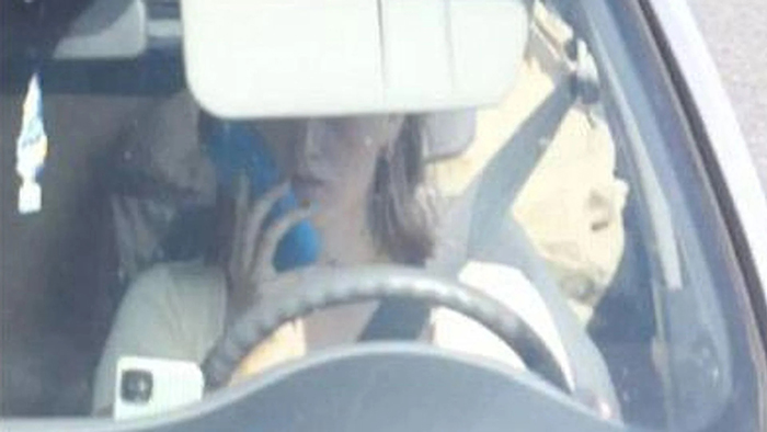 สาวถูกปรับเป็นหมื่น ฐานใช้โทรศัพท์ขณะขับรถ สาวถูกปรับเป็นหมื่น ฐานใช้โทรศัพท์ขณะขับรถ