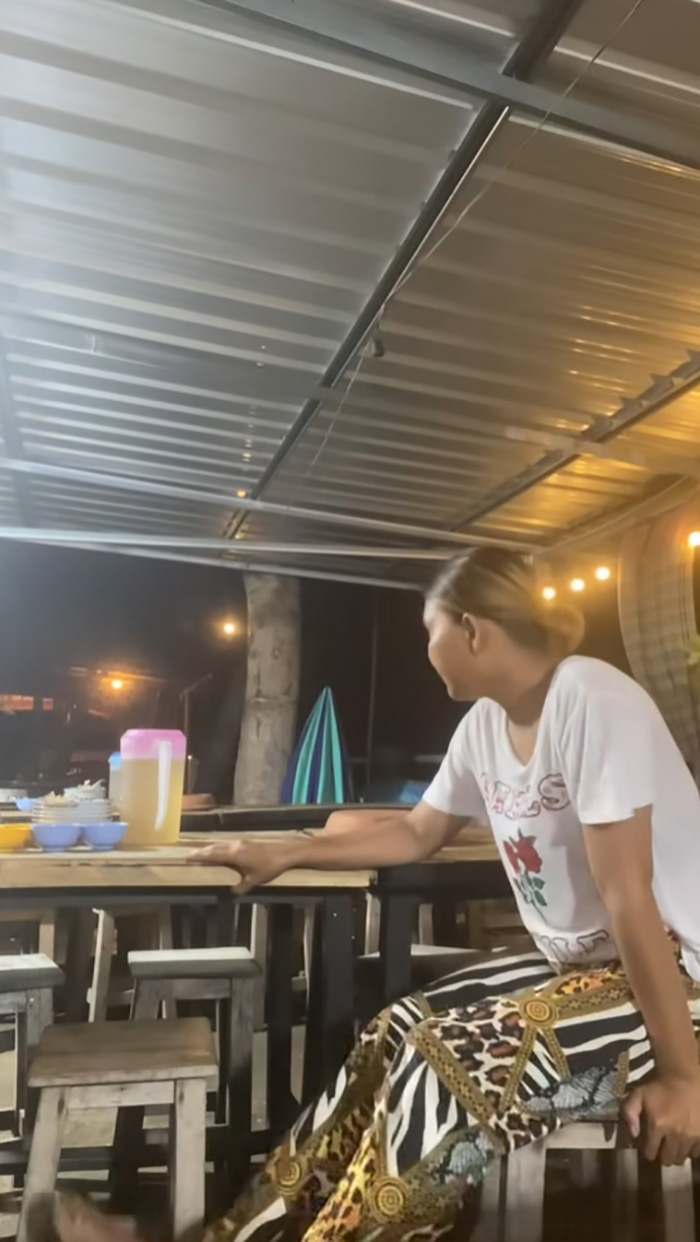 เจ้าของร้านนอยด์ คนจองโต๊ะแล้วเท เจ้าของร้านนอยด์ คนจองโต๊ะแล้วเท