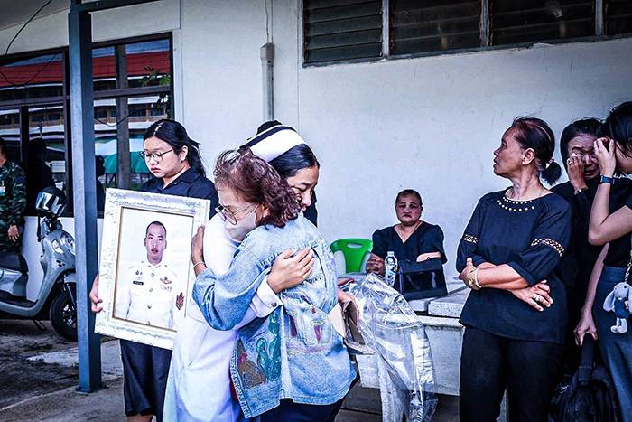 รับศพ 2 กำลังพล สละชีวิตปกป้องอธิปไตย รับศพ 2 กำลังพล สละชีวิตปกป้องอธิปไตย