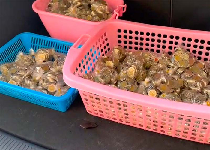 เก็บออม 15 ปี หอบเหรียญไปซื้อทองแท่งหนัก 2 บาท เก็บออม 15 ปี หอบเหรียญไปซื้อทองแท่งหนัก 2 บาท