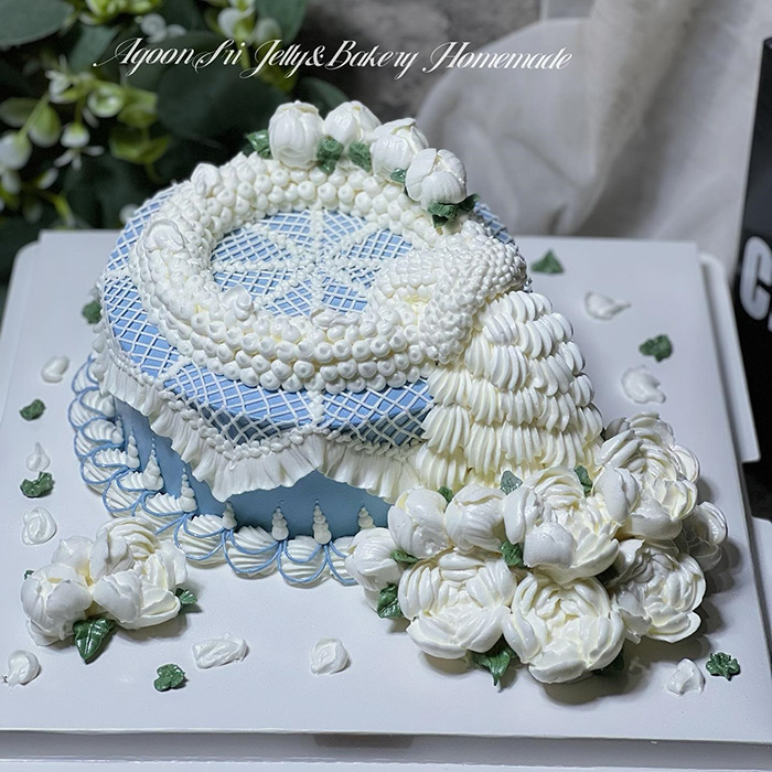 ลูกค้าติดต่อมาขอซื้อเค้กพวงมาลัย ลูกค้าติดต่อมาขอซื้อเค้กพวงมาลัย