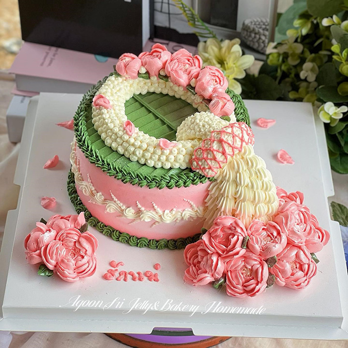 ลูกค้าติดต่อมาขอซื้อเค้กพวงมาลัย ลูกค้าติดต่อมาขอซื้อเค้กพวงมาลัย