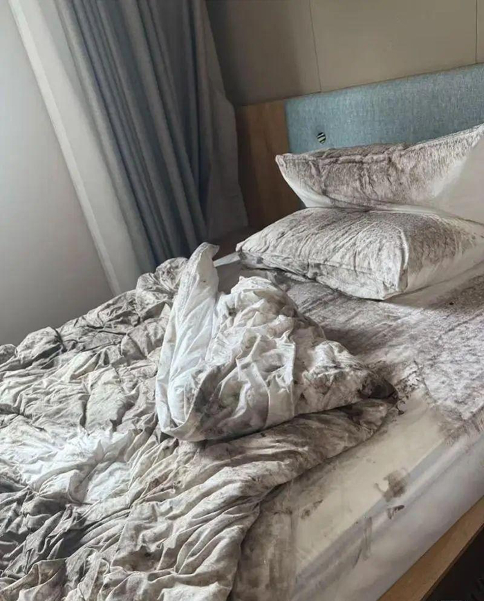 นอนโรงแรมอยู่ดี เปียกโชกไปทั้งห้อง นอนโรงแรมอยู่ดี เปียกโชกไปทั้งห้อง