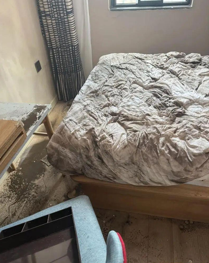 นอนโรงแรมอยู่ดี เปียกโชกไปทั้งห้อง นอนโรงแรมอยู่ดี เปียกโชกไปทั้งห้อง