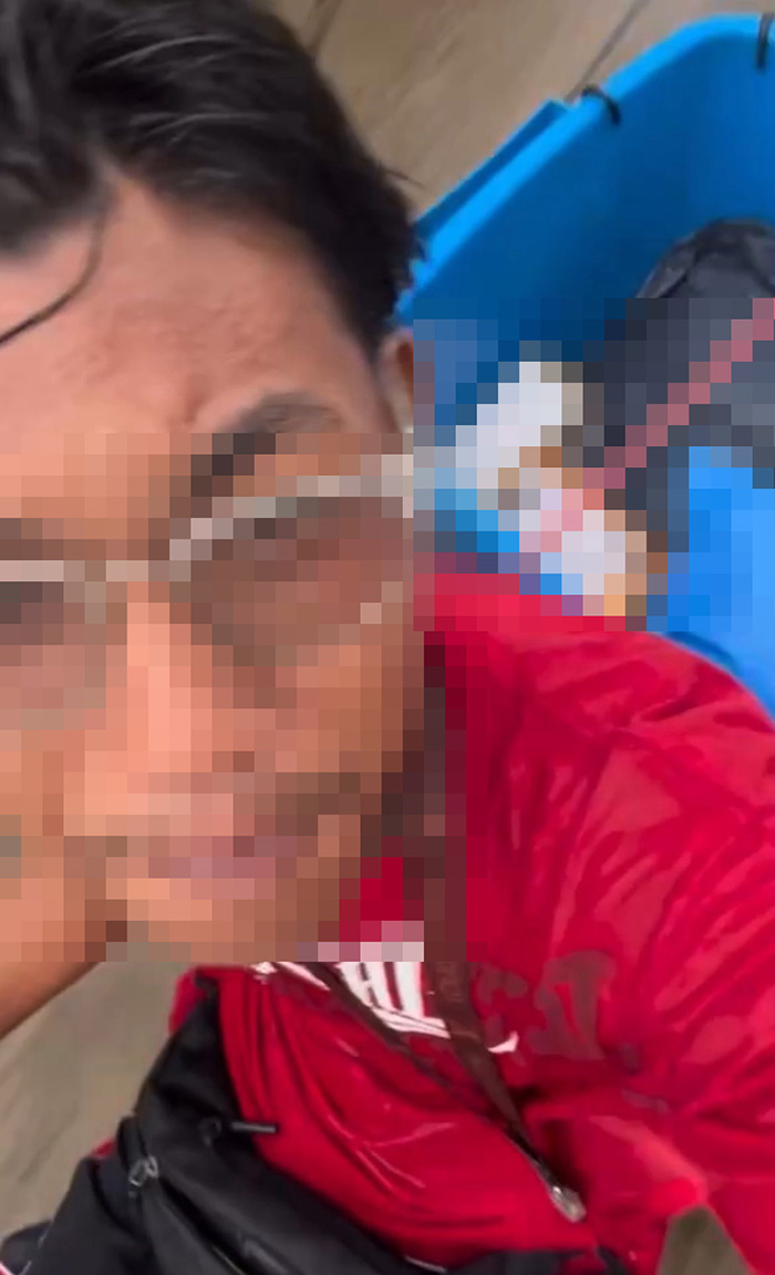 หนุ่มตากฝนทำงานหนัก พอขอลาป่วยหัวหน้าไม่ให้ลา หนุ่มตากฝนทำงานหนัก พอขอลาป่วยหัวหน้าไม่ให้ลา