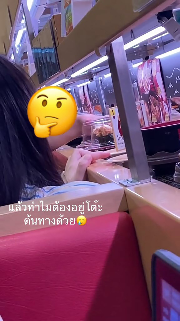 ลูกค้าร้านซูชิ เจอเด็กเล่นอาหารบนสายพาน ลูกค้าร้านซูชิ เจอเด็กเล่นอาหารบนสายพาน