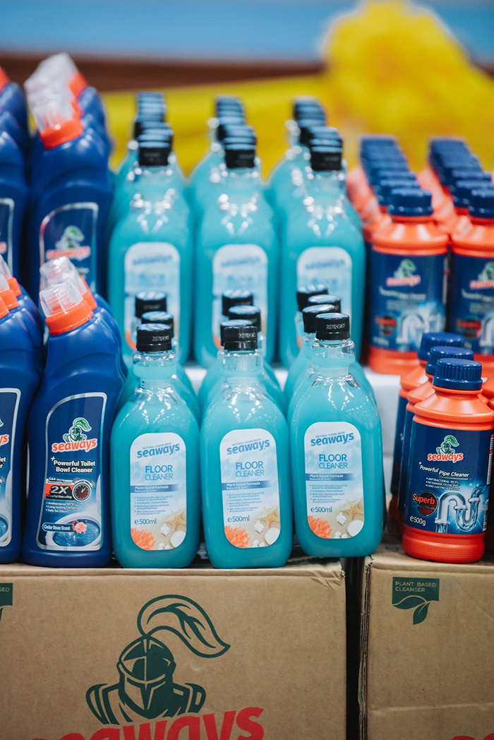 CIB อย บุกโกดังเถื่อน ยึดวัตถุอันตราย เครื่องสำอางจากจีน CIB อย บุกโกดังเถื่อน ยึดวัตถุอันตราย เครื่องสำอางจากจีน