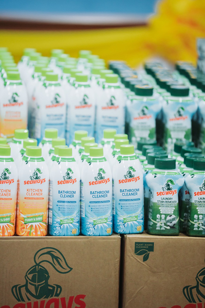 CIB อย บุกโกดังเถื่อน ยึดวัตถุอันตราย เครื่องสำอางจากจีน CIB อย บุกโกดังเถื่อน ยึดวัตถุอันตราย เครื่องสำอางจากจีน