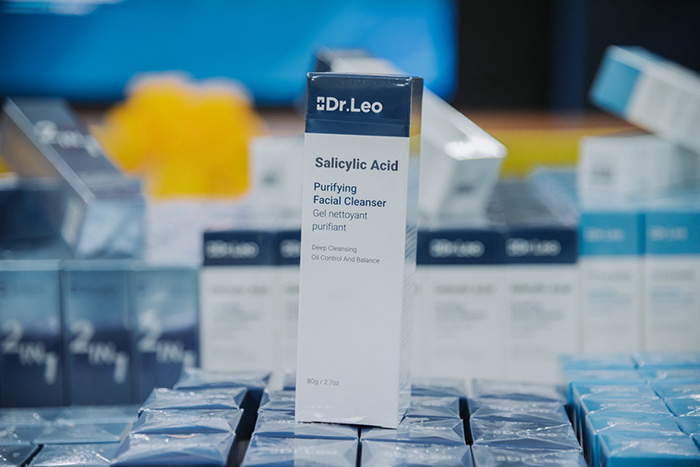 CIB อย บุกโกดังเถื่อน ยึดวัตถุอันตราย เครื่องสำอางจากจีน CIB อย บุกโกดังเถื่อน ยึดวัตถุอันตราย เครื่องสำอางจากจีน