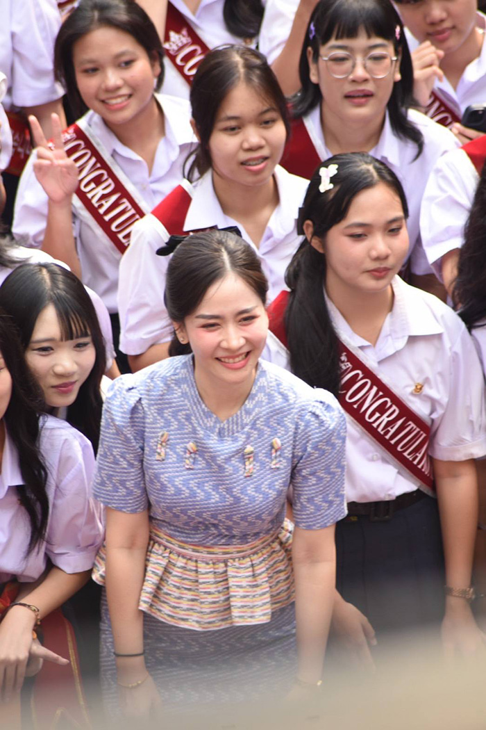 เปิดวาร์ป ผอ.พีช ศรประภา สิริภัทรวิช โรงเรียนสตรีศรีสุริโยทัย เปิดวาร์ป ผอ.พีช ศรประภา สิริภัทรวิช โรงเรียนสตรีศรีสุริโยทัย