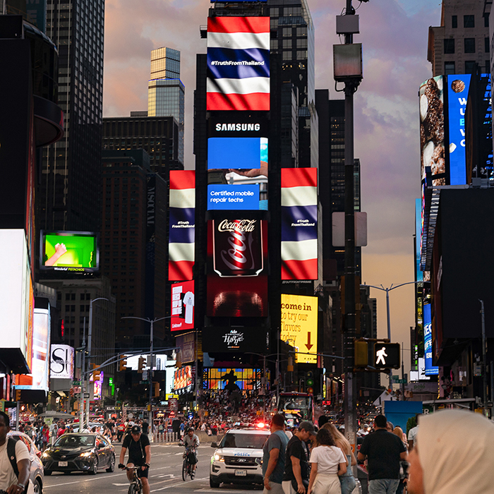 เฉลยแล้ว ใครคือคนนำภาพธงชาติไทยขึ้นไทม์สแควร์ เฉลยแล้ว ใครคือคนนำภาพธงชาติไทยขึ้นไทม์สแควร์