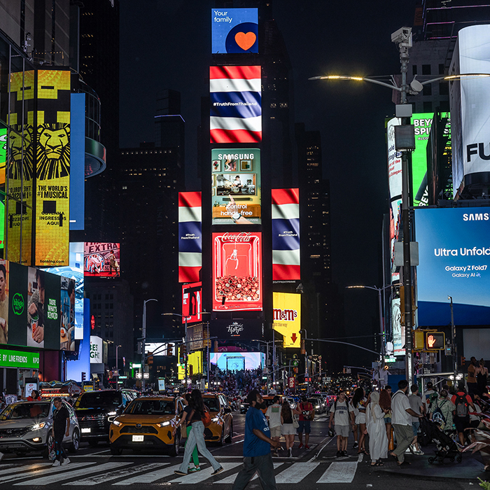 เฉลยแล้ว ใครคือคนนำภาพธงชาติไทยขึ้นไทม์สแควร์ เฉลยแล้ว ใครคือคนนำภาพธงชาติไทยขึ้นไทม์สแควร์