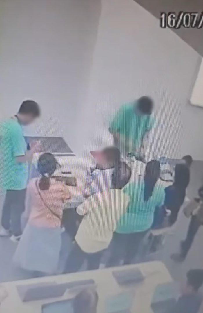 แฉพนักงานร้านดัง ขโมยข้อมูลลูกค้าสาว แฉพนักงานร้านดัง ขโมยข้อมูลลูกค้าสาว