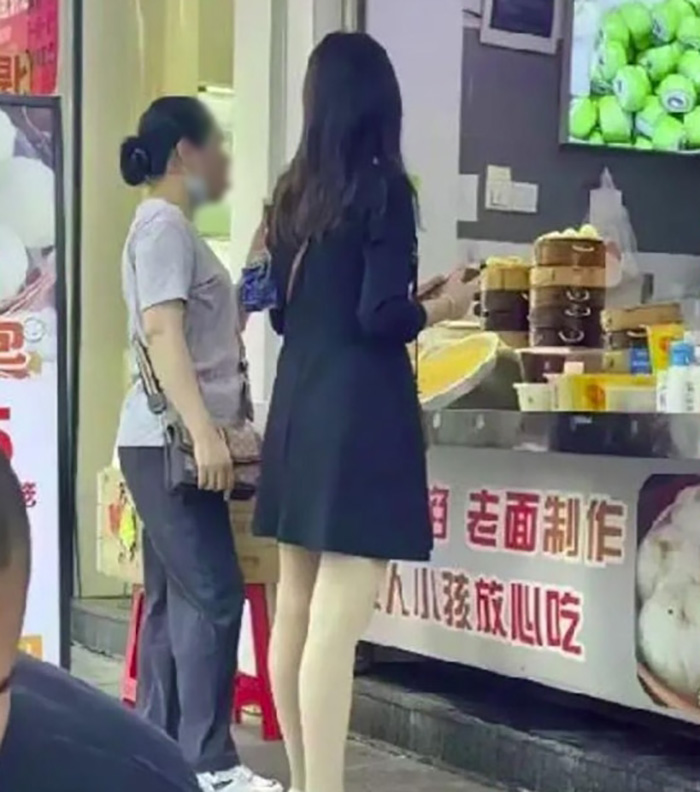 ไวรัลสาวริมถนน ขาสวยหุ่นนางฟ้า ไวรัลสาวริมถนน ขาสวยหุ่นนางฟ้า