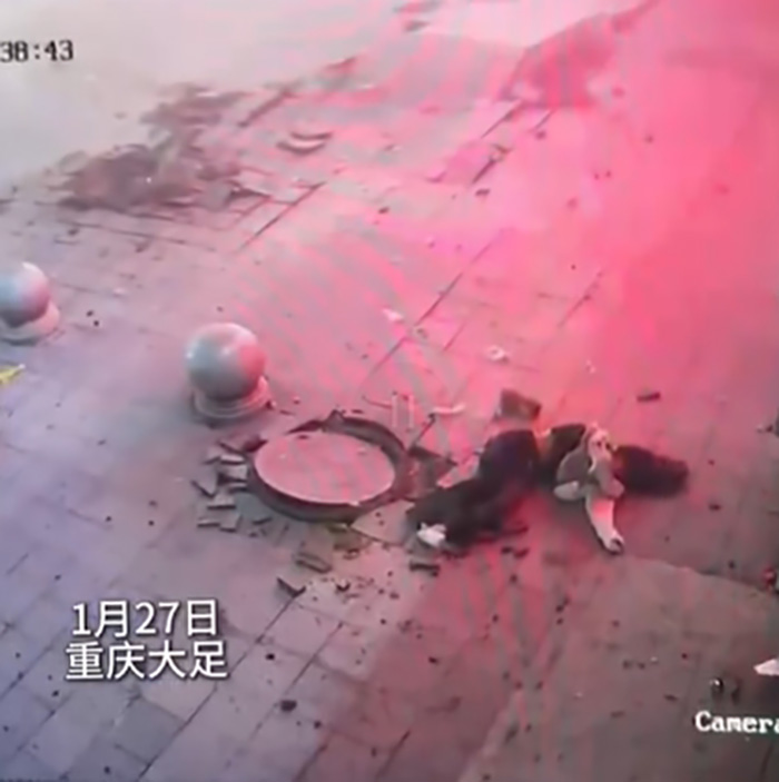 สะเทือนขวัญ เด็กจุดประทัดตรุษจีนใส่ท่อ สะเทือนขวัญ เด็กจุดประทัดตรุษจีนใส่ท่อ