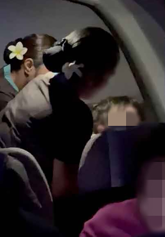 แอร์โฮสเตสใช้เทปปิดปากผดส หญิง แอร์โฮสเตสใช้เทปปิดปากผดส หญิง