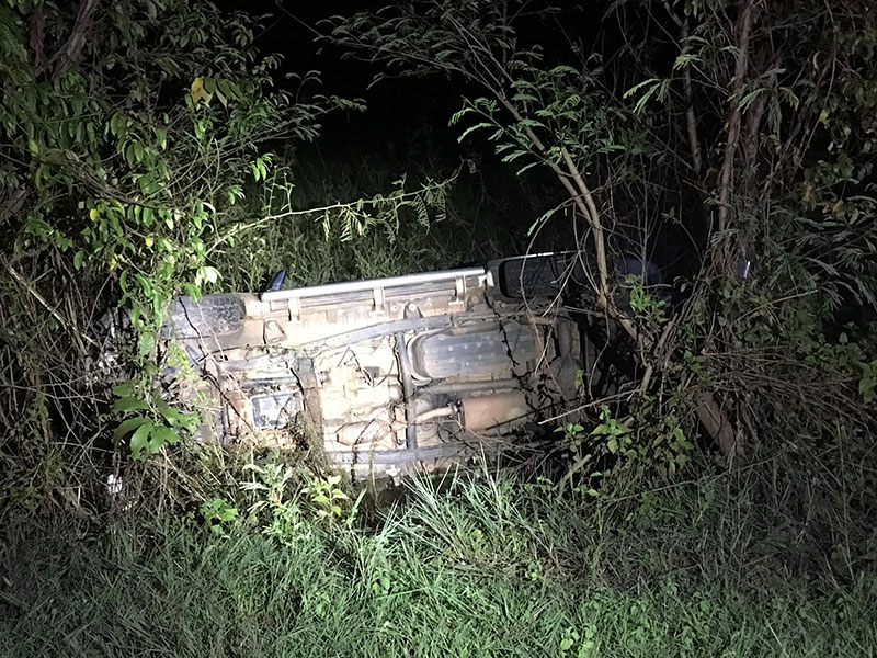 คนขับเก๋งคว่ำตกข้างทาง คนขับเก๋งคว่ำตกข้างทาง