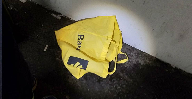 ทารกแฝดหญิงถูกยัดถุง ทารกแฝดหญิงถูกยัดถุง