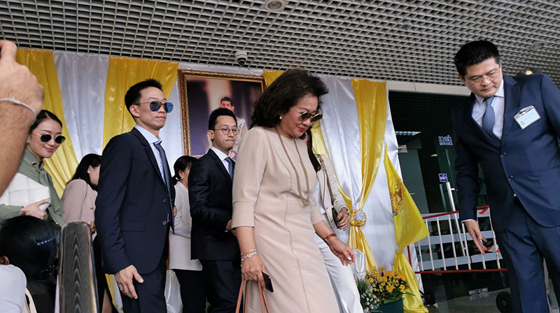โอ๊ค พานทองแท้ ชินวัตร โอ๊ค พานทองแท้ ชินวัตร