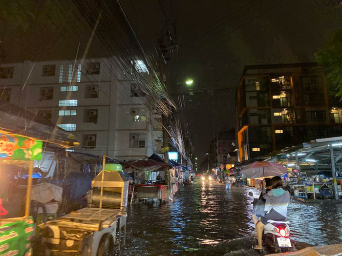 ฝนฟ้าคะนอง ฝนฟ้าคะนอง