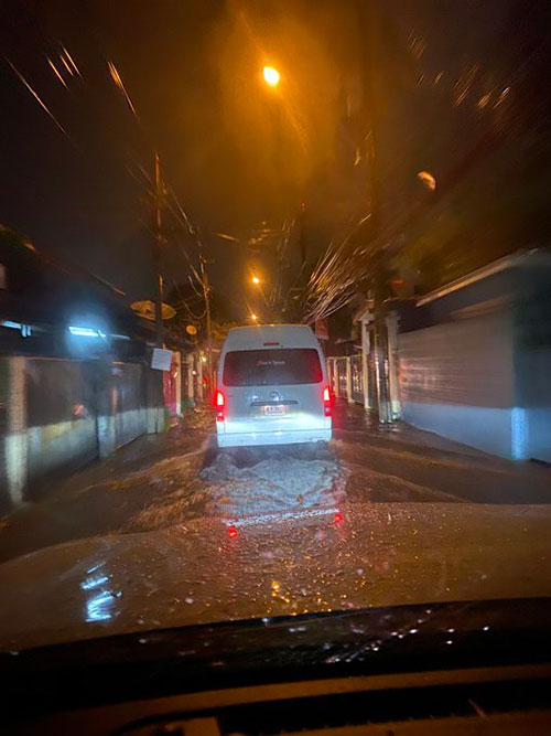 ฝนฟ้าคะนอง ฝนฟ้าคะนอง