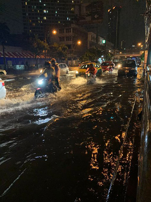 ฝนฟ้าคะนอง ฝนฟ้าคะนอง