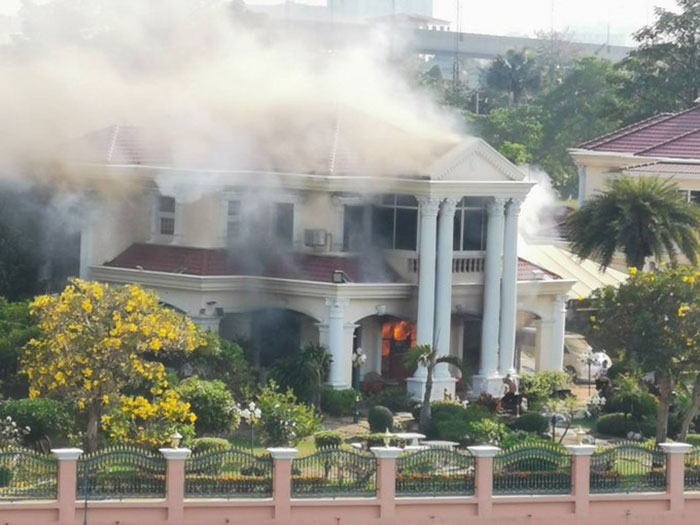 ไฟไหม้คฤหาสน์ ไฟไหม้คฤหาสน์
