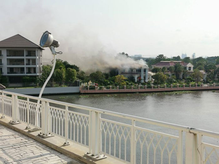 ไฟไหม้คฤหาสน์ ไฟไหม้คฤหาสน์