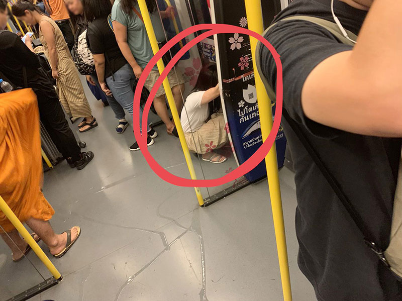 สาวนั่งฉี่ สาวนั่งฉี่