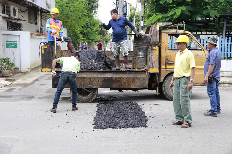 คุณลุงขี่รถตกถนน คุณลุงขี่รถตกถนน