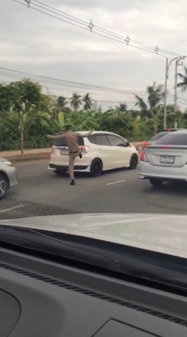 หนุ่มชุดกากี หนุ่มชุดกากี