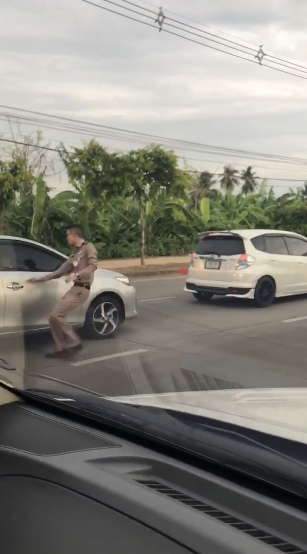 หนุ่มชุดกากี หนุ่มชุดกากี