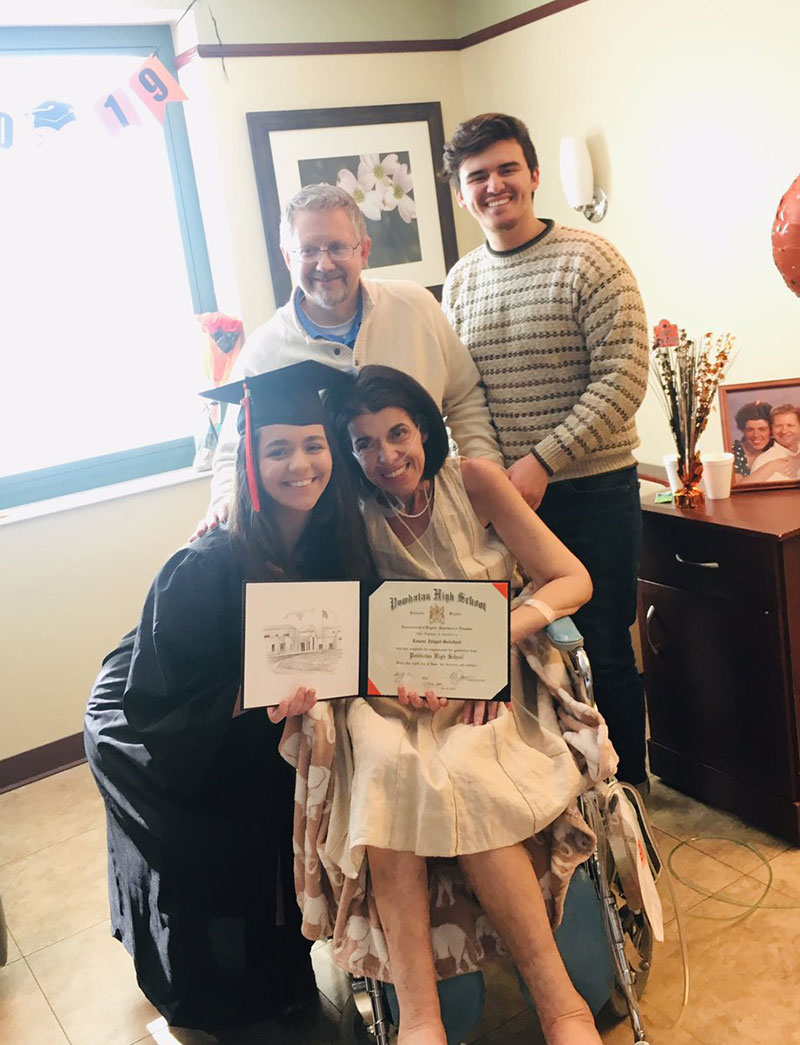 ครูจัดพิธีจบการศึกษา ครูจัดพิธีจบการศึกษา