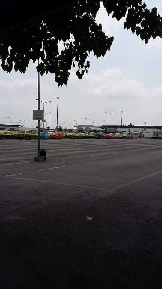 รถแท็กซี่แวน ประท้วงหยุดเดินรถทั้งสนามบินสุวรรณภูมิ รถแท็กซี่แวน ประท้วงหยุดเดินรถทั้งสนามบินสุวรรณภูมิ