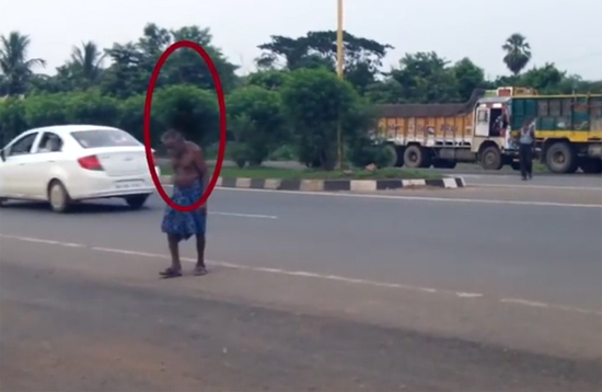 ภาพถ่ายติดวิญญาณ เงาดำขี่คอชายแก่ ภาพถ่ายติดวิญญาณ เงาดำขี่คอชายแก่